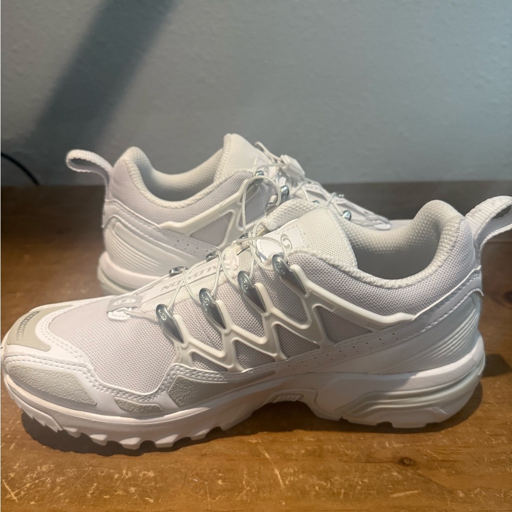 Salomon White Athletic Shoes Modern Design - Picture 5 of 7